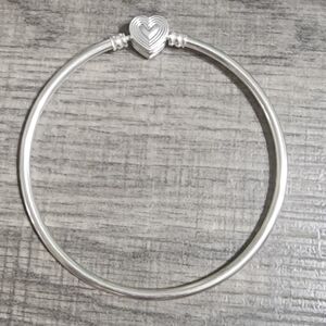 Pandora Radiating Heart Clasp Bangle Sterling silver